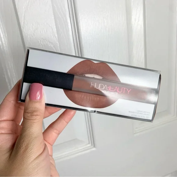 Huda Beauty Liquid Matte Lipstick Girlfriend - Picture 2 of 6